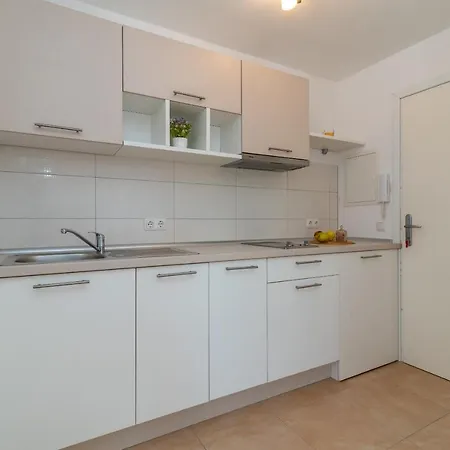 Leonarda Apartment *