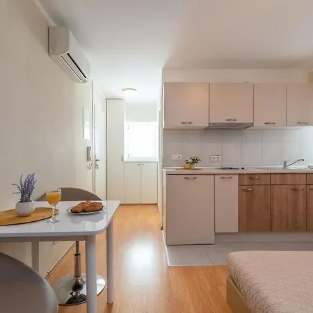 Apartment Leonarda *