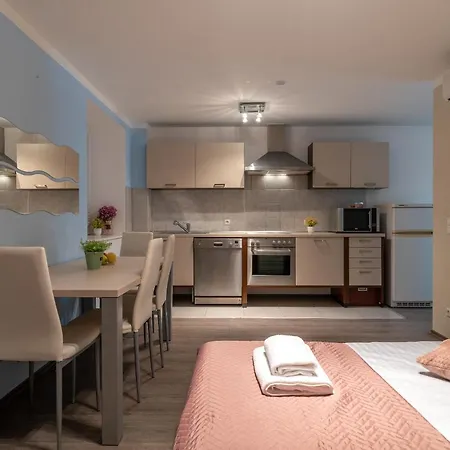 Апартаменты Leonarda *