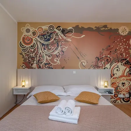 Leonarda Διαμέρισμα Τρογκίρ