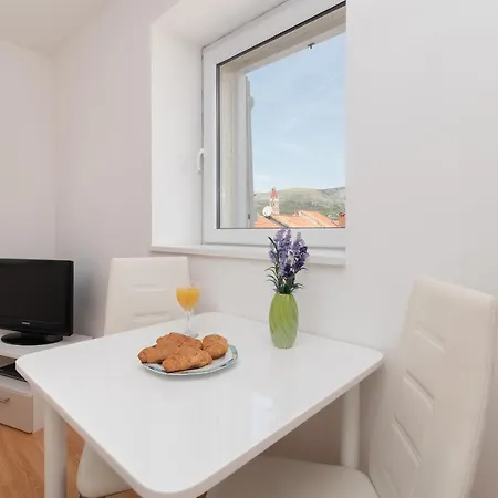 Apartment Leonarda *