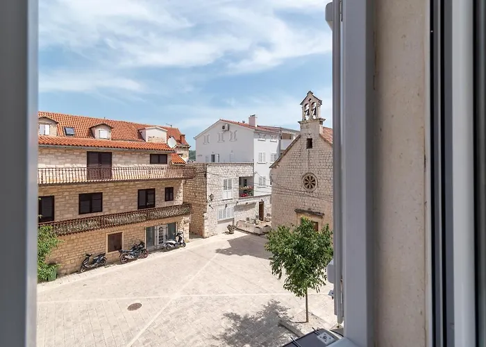 Leonarda * Τρογκίρ