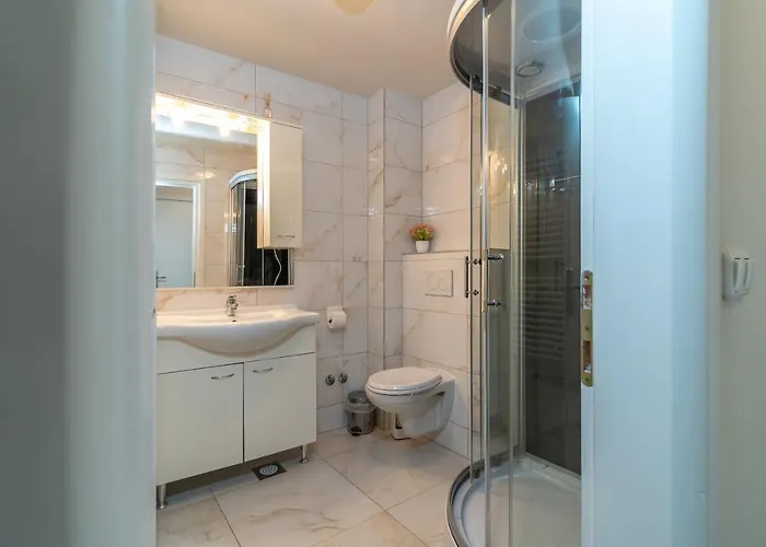 Leonarda * Τρογκίρ